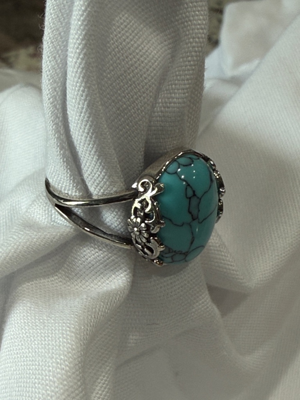 Turquoise Stone Floral Detail Silver Ring - Women Jewelry. Hallmark S925. Size 9 - Picture 3 of 11